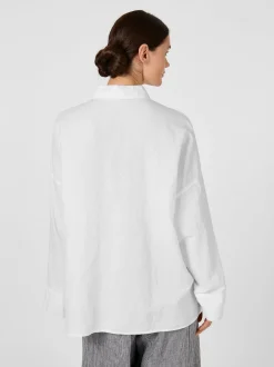 Damenbluse mit aufgesetzter Tasche