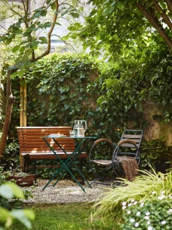 Kleine Gartenbank