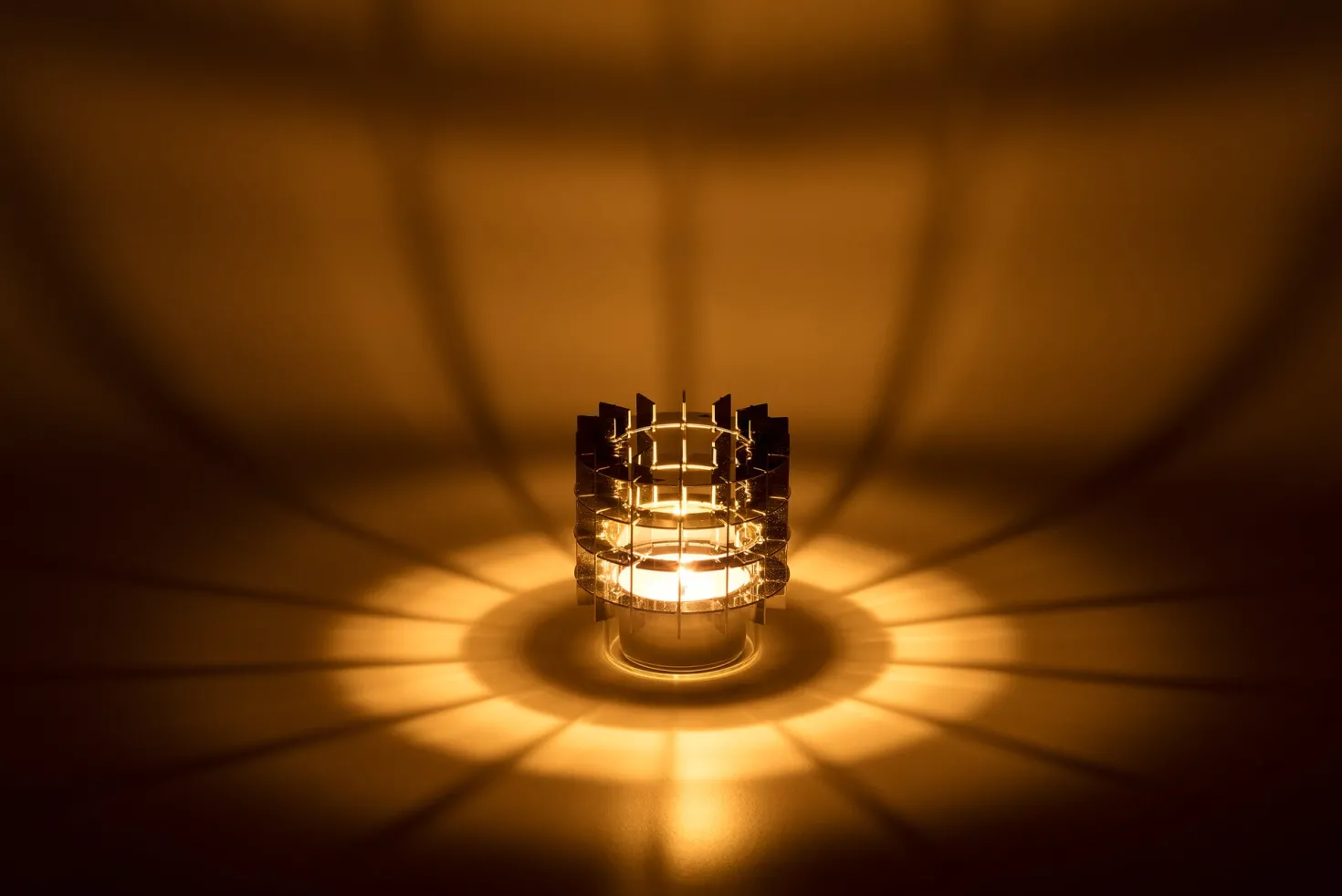 Teelichthalter Gravity